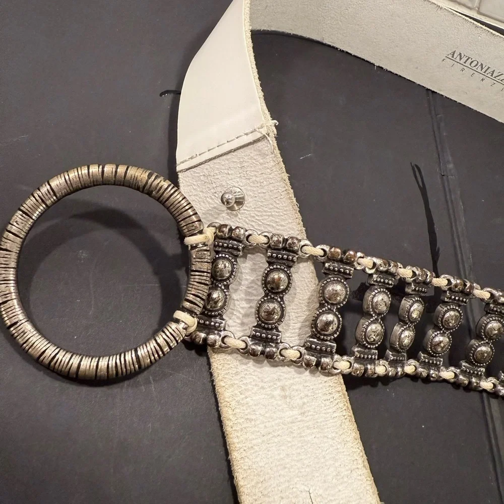 ANTONIAZZI FIRENZE ITALY White Leather Loop Ring Belt Silver Links Chic Stylish